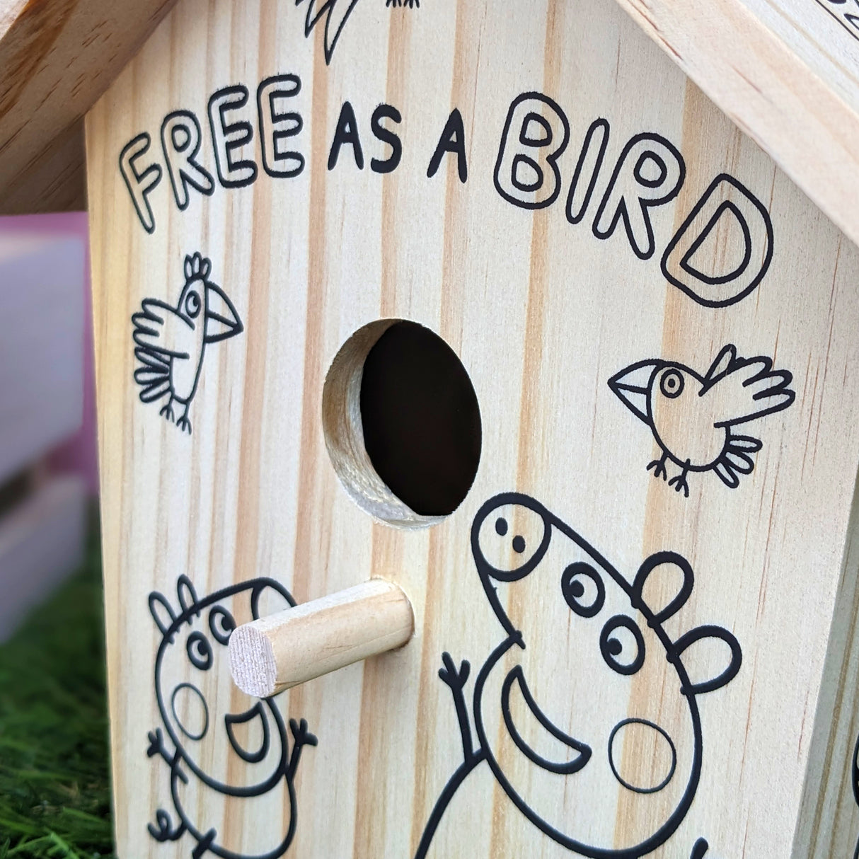 Peppa Pig Paint Your Own Bird House