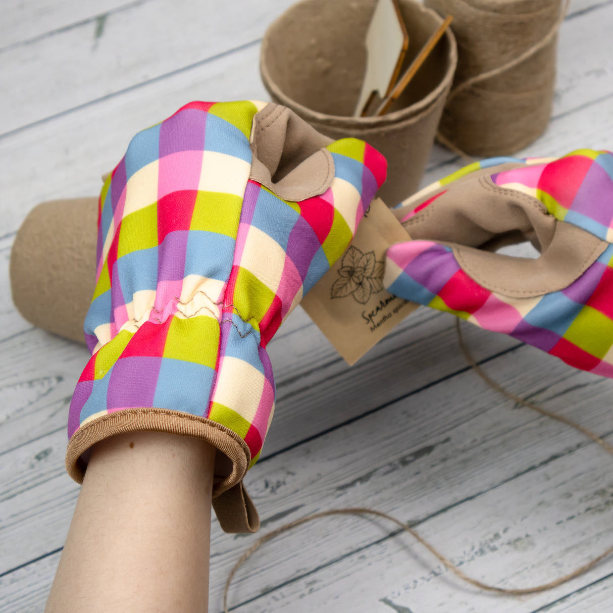 Willow and Belle Gardening Gloves - Women's One Size – Pink Gingham Design