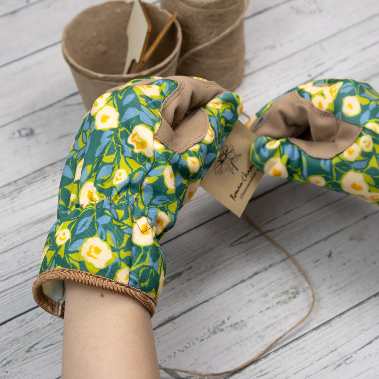 Willow and Belle Gardening Gloves - Women's One Size – Abstract Floral Design