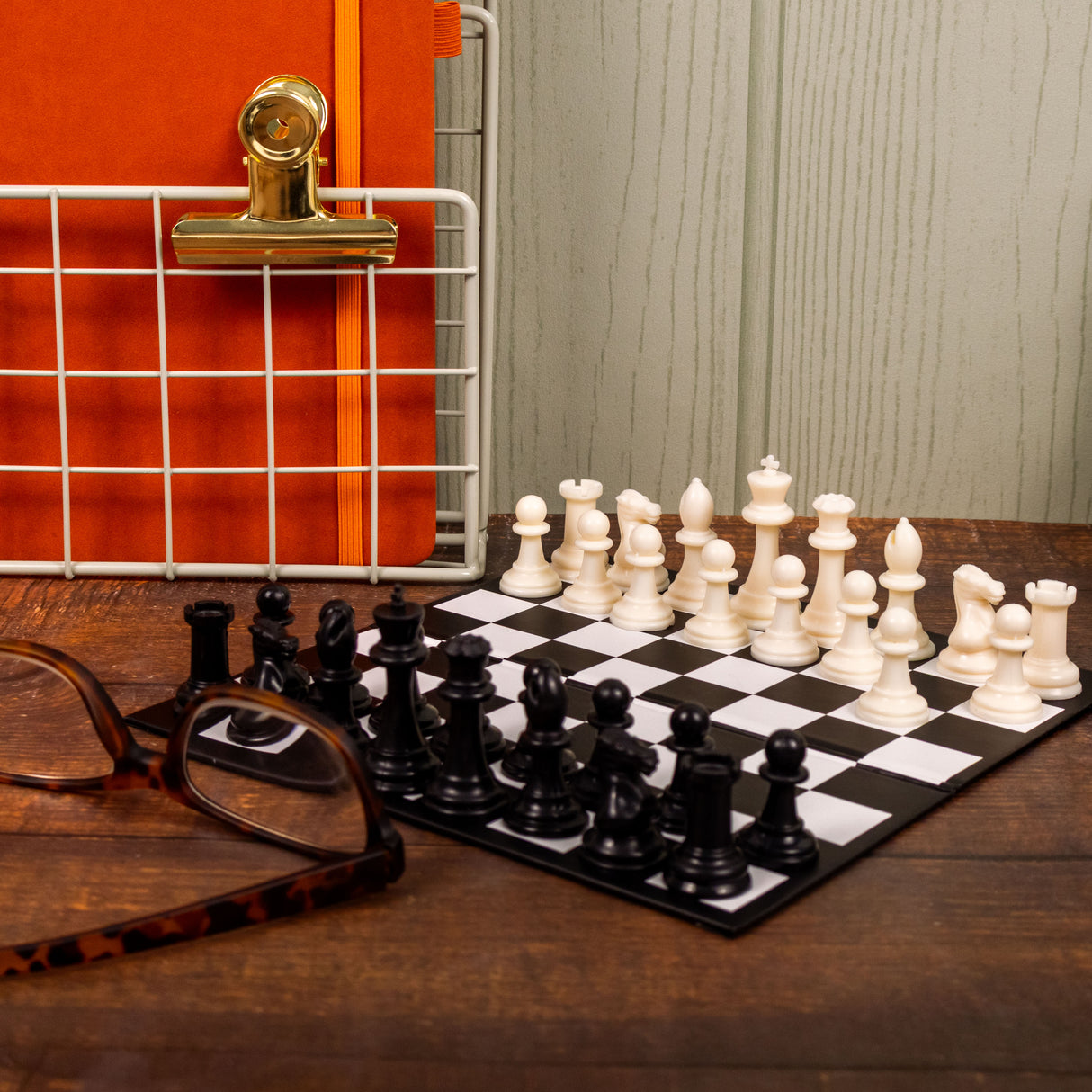 The Gentleman’s Emporium Chess Travel Set – Classic Portable Board Game in Tin