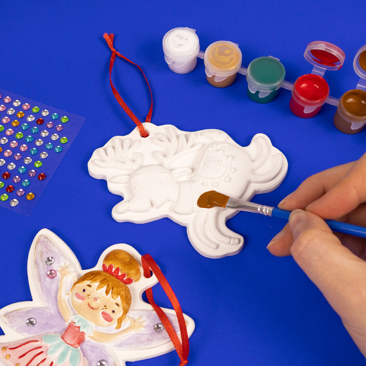 Christmas Crafts Paint Your Own Hanging Decorations – Kids’ Festive Art & Craft Kit with Paints, Brush & Sparkly Stickers