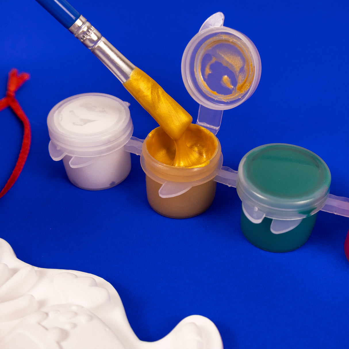 Christmas Crafts Paint Your Own Hanging Decorations – Kids’ Festive Art & Craft Kit with Paints, Brush & Sparkly Stickers