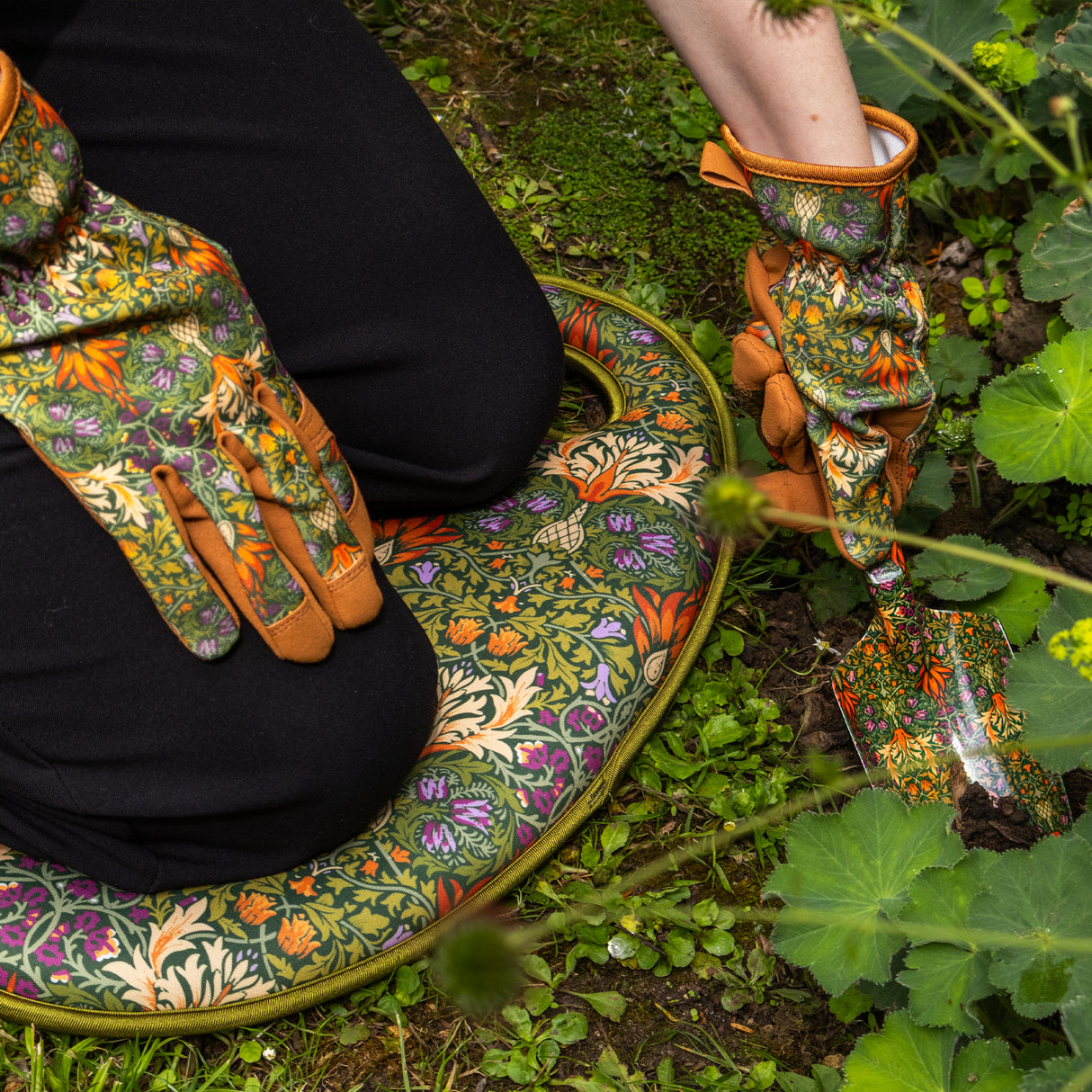 Orange Grove Gardening Tool & Kneeler Set – William Morris Snakeshead Design