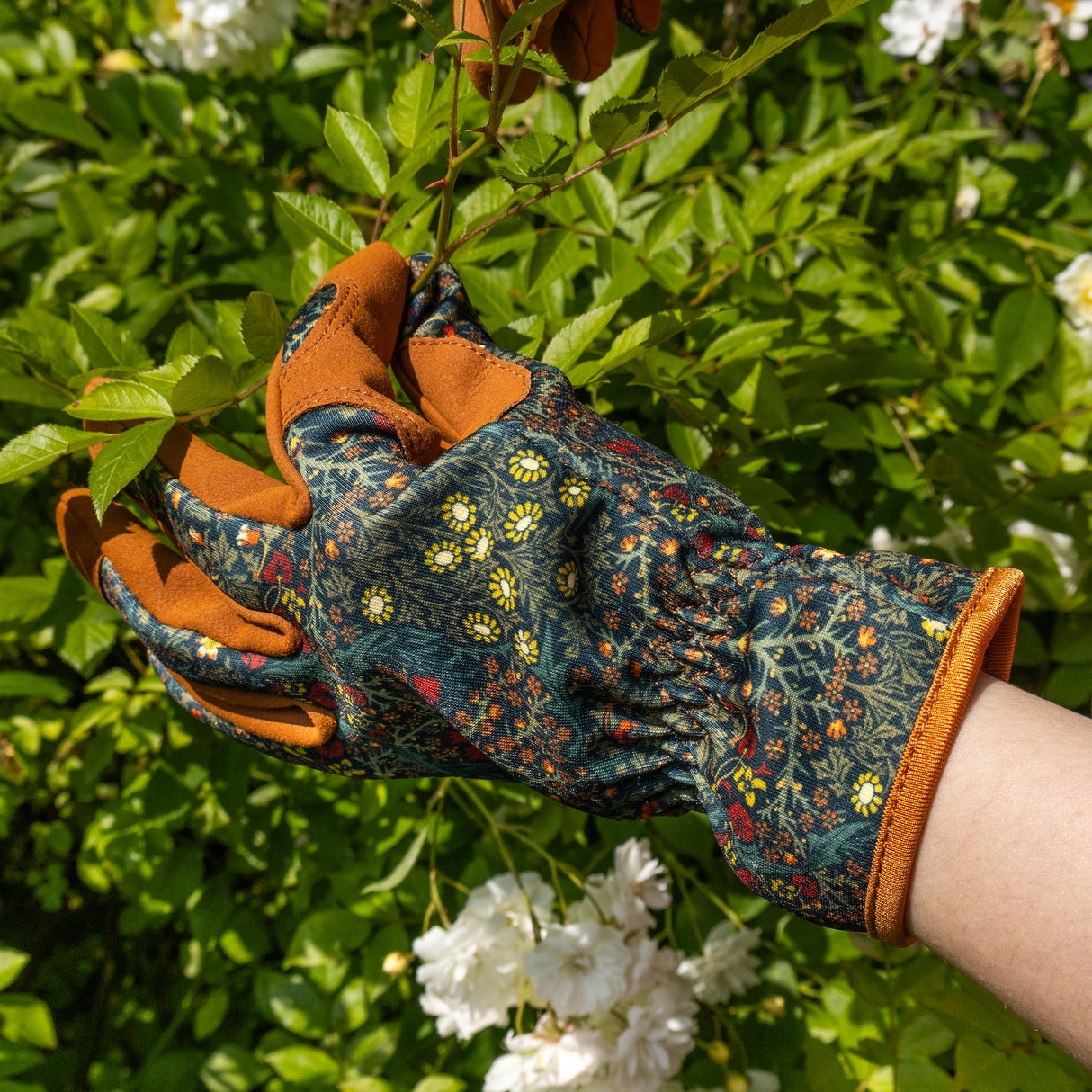 Orange Grove Gardening Gloves - Women's One Size – William Morris Blackthorn Design