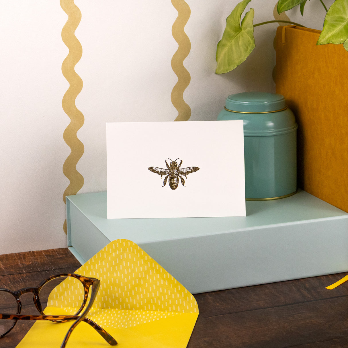12 Notecards and Envelopes in Gift Box - Bee Design