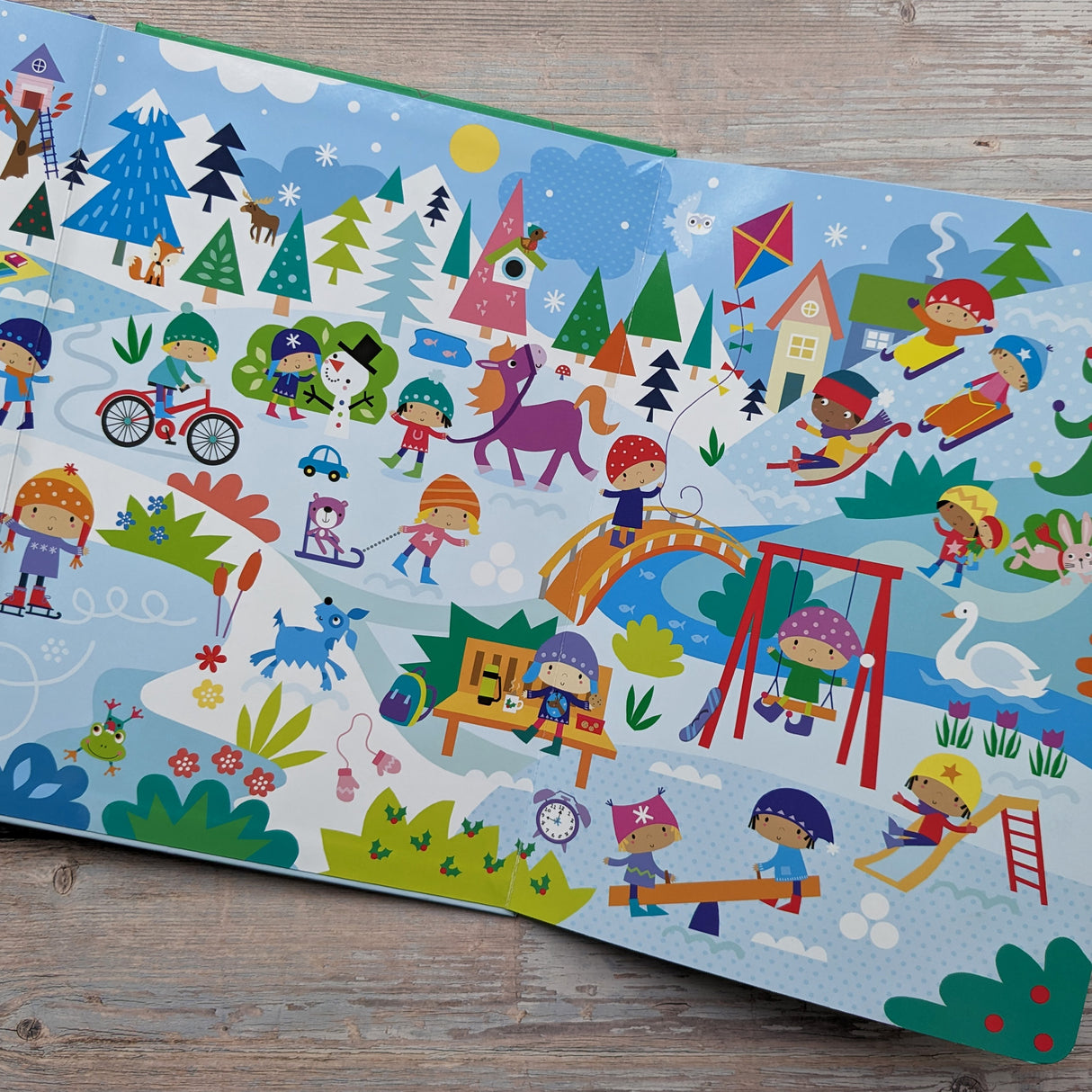 Let’s Spot Christmas - Festive Fold-Out Spotting Book for Children