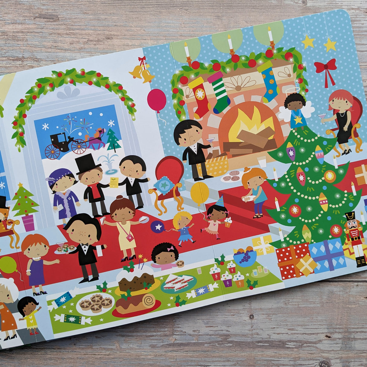 Let’s Spot Christmas - Festive Fold-Out Spotting Book for Children